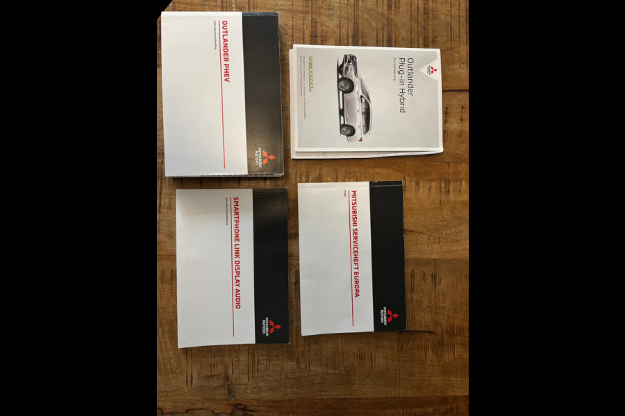 Mitsubishi Outlander 2.4 PHEV Intense+ Camera/Navigatie/Stuur+stoelverwarming