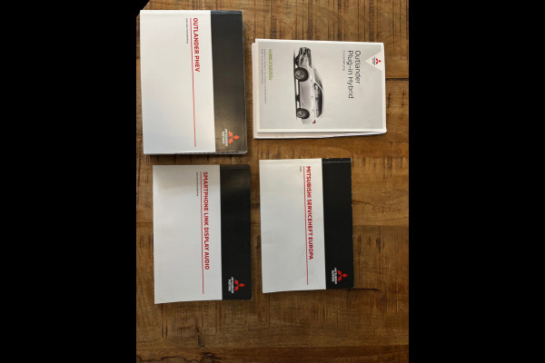 Mitsubishi Outlander 2.4 PHEV Intense+ Camera/Navigatie/Stuur+stoelverwarming