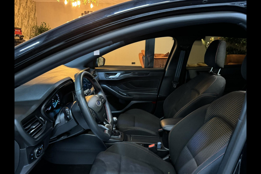 Ford FOCUS Wagon 1.0 EcoBoost Mild-Hybrid ST Line Garantie Carplay StuurVW StoelVW Cruise Clima Navi Lane Led Dab Rijklaar