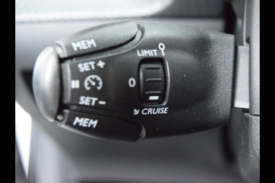 Peugeot 208 1.2 PureTech Active CARPLAY | STOELVERWARMING | AIRCO |