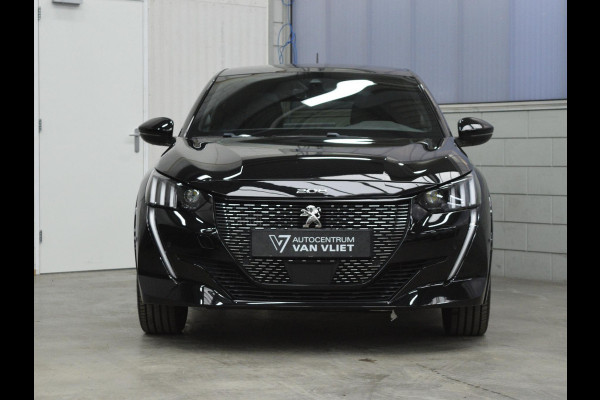 Peugeot 208 1.2 PureTech GT PANORAMADAK | NAVIGATIE & CARPLAY | CAMERA MET SENSOREN | STOELVERWARMING |