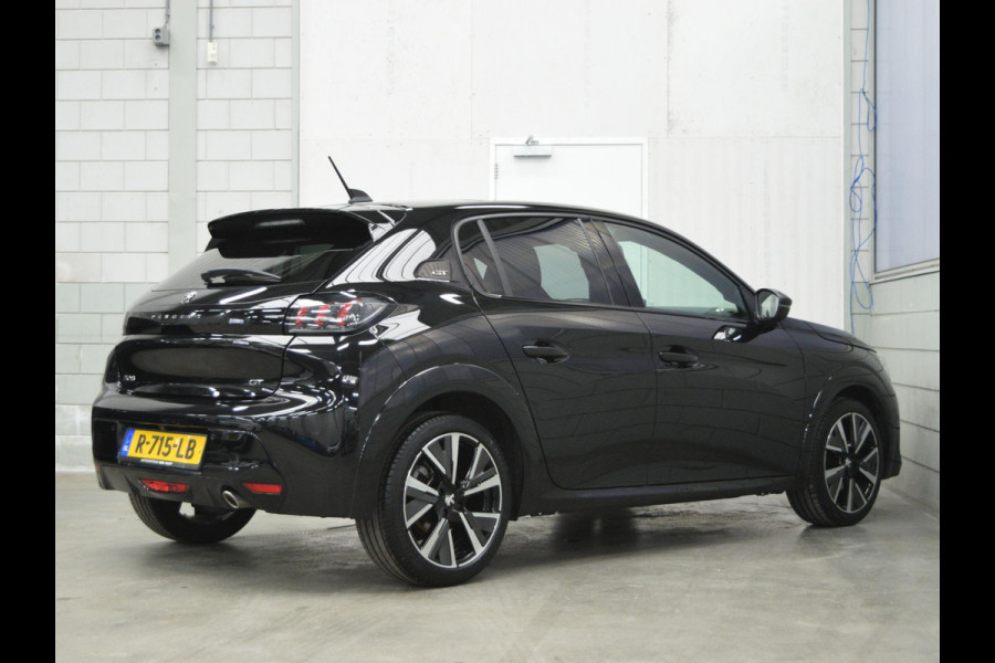 Peugeot 208 1.2 PureTech GT PANORAMADAK | NAVIGATIE & CARPLAY | CAMERA MET SENSOREN | STOELVERWARMING |