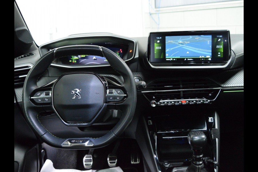 Peugeot 208 1.2 PureTech GT PANORAMADAK | NAVIGATIE & CARPLAY | CAMERA MET SENSOREN | STOELVERWARMING |