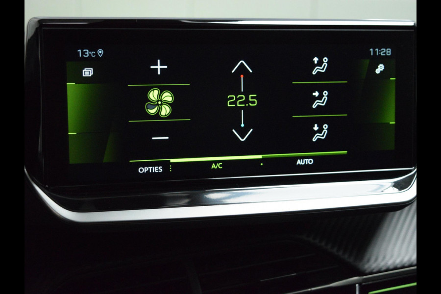 Peugeot 208 1.2 PureTech GT PANORAMADAK | NAVIGATIE & CARPLAY | CAMERA MET SENSOREN | STOELVERWARMING |