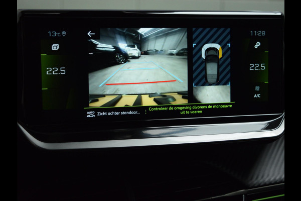 Peugeot 208 1.2 PureTech GT PANORAMADAK | NAVIGATIE & CARPLAY | CAMERA MET SENSOREN | STOELVERWARMING |