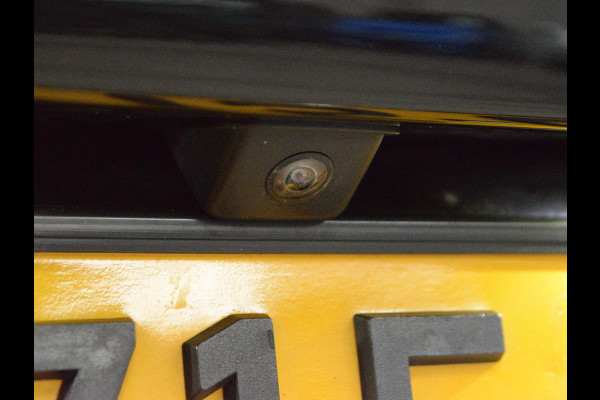 Peugeot 208 1.2 PureTech GT PANORAMADAK | NAVIGATIE & CARPLAY | CAMERA MET SENSOREN | STOELVERWARMING |