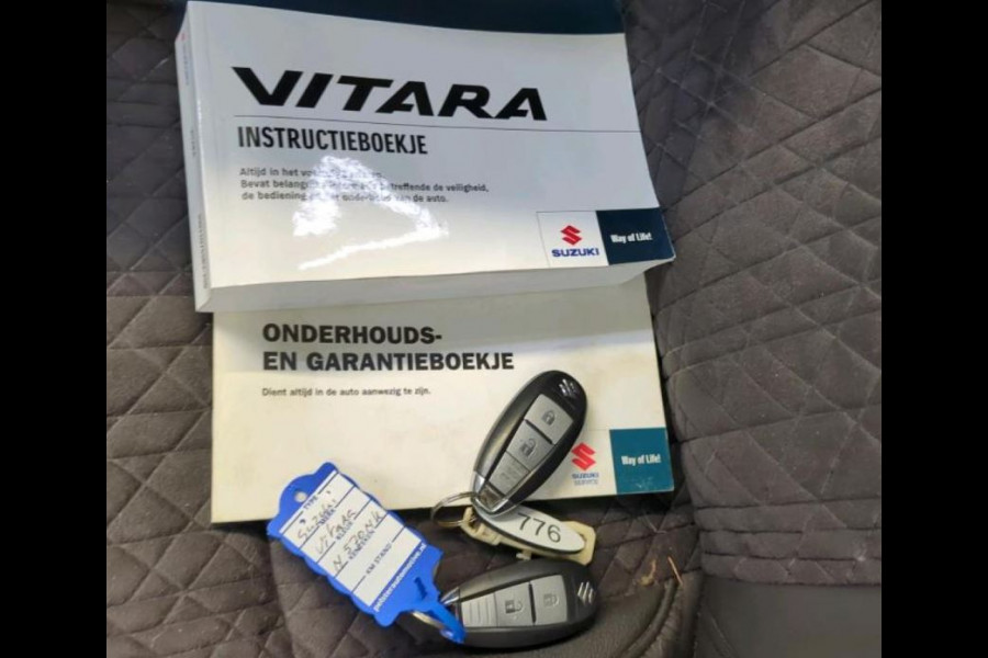 Suzuki Vitara 1.4 130PK Smart Hybrid / Panoramadak / Trekhaak / 1/2 Leder / Airco-ecc. / Pdc.V+A / Radio multimedia /