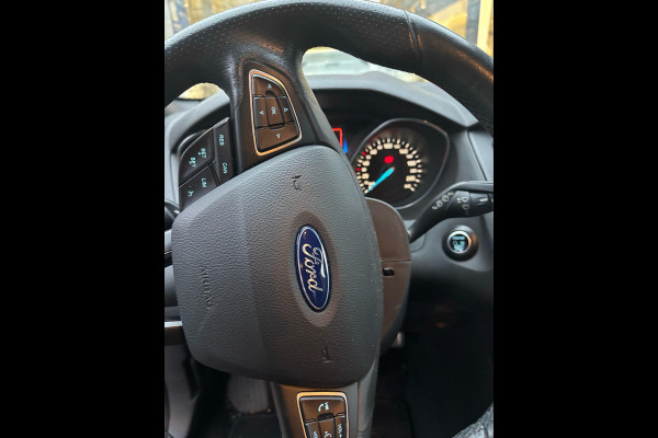 Ford FOCUS Wagon 1.0 Ecoboost ST-Line 125pk Trekhaak | Achteruitrijcamera | Apple Carplay / Android Auto | Winterpack | Climate control