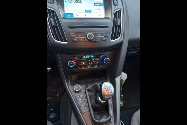Ford FOCUS Wagon 1.0 Ecoboost ST-Line 125pk Trekhaak | Achteruitrijcamera | Apple Carplay / Android Auto | Winterpack | Climate control