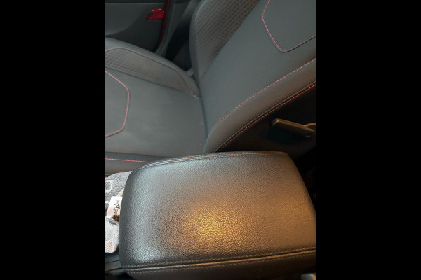 Ford FOCUS Wagon 1.0 Ecoboost ST-Line 125pk Trekhaak | Achteruitrijcamera | Apple Carplay / Android Auto | Winterpack | Climate control