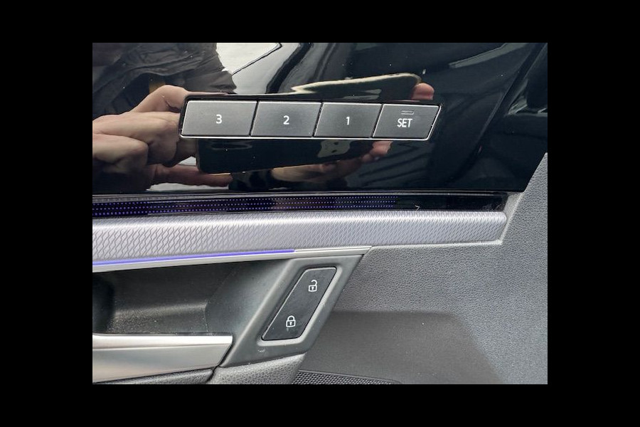 Volkswagen Touareg 3.0 TDI R-Line Automaat 1e Eigenaar Virtueel Cockpit,Airco/ECC,Navigatie,HUD,Panoramadak