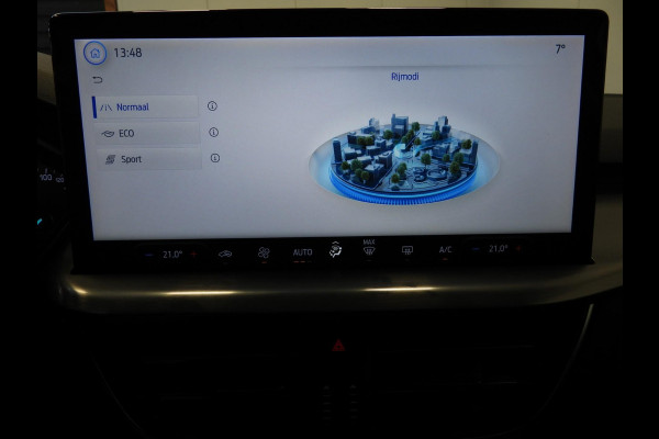 Ford Focus 1.0 EcoBoost Hybrid Titanium NAVI/CLIMA/CRUISE/PDC/16"LMV!