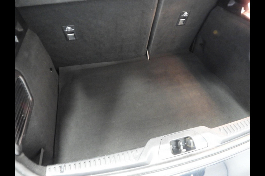 Ford Focus 1.0 EcoBoost Hybrid Titanium NAVI/CLIMA/CRUISE/PDC/16"LMV!