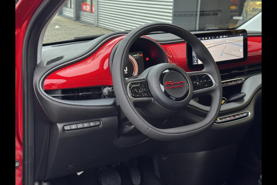 Fiat 500 Electric -RED Edition 24 kWh - 5500 KM Apple CarPlay / Navigatie I LED I Veiligheid Pakket I