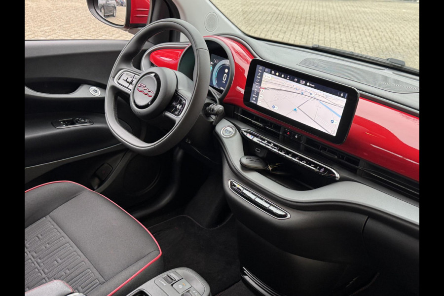 Fiat 500 Electric -RED Edition 24 kWh - 5500 KM Apple CarPlay / Navigatie I LED I Veiligheid Pakket I