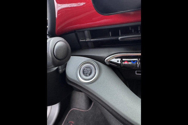 Fiat 500 Electric -RED Edition 24 kWh - 5500 KM Apple CarPlay / Navigatie I LED I Veiligheid Pakket I