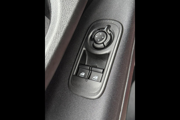 Fiat 500 Electric -RED Edition 24 kWh - 5500 KM Apple CarPlay / Navigatie I LED I Veiligheid Pakket I