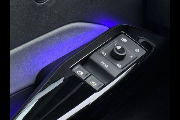 Volkswagen ID.3 First Max 58 kWh, panoramadak, camera, 20 inch, stoelverwarming, parelmoer, 1 e eigenaar, NL auto met nap
