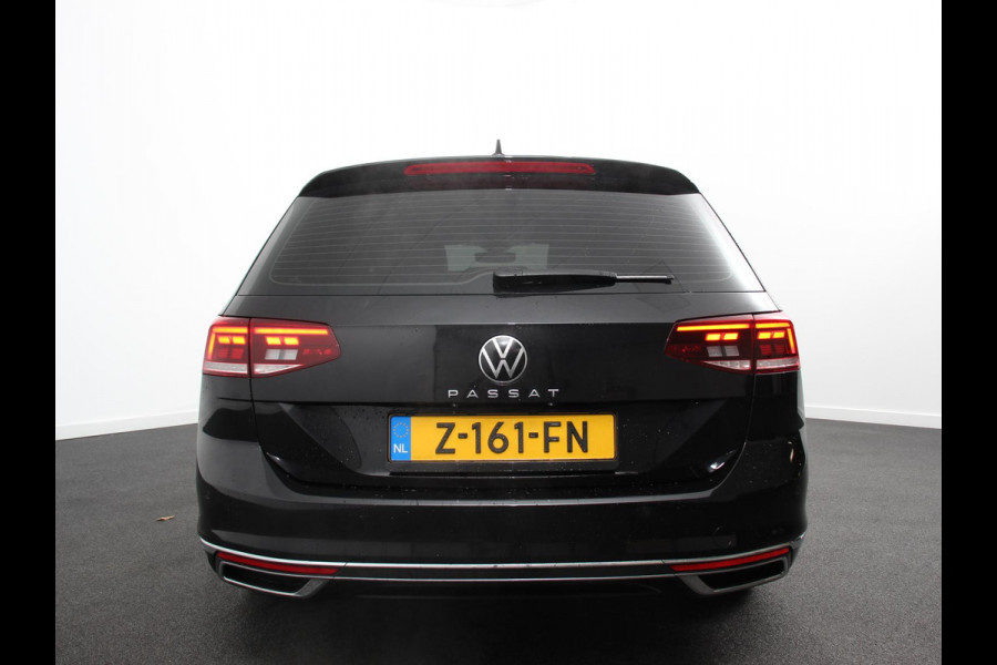 Volkswagen Passat Variant 1.5 TSI 150 pk DSG Elegance High | Navigatie | Apple Carplay/Android Auto | Parkeersensoren | Camera | Elektrische achterklep | Adaptive Cruise Control | Virtual Cockpit | Afneembare trekhaak | Ledverlichting | Bestuurderstoel elektrisch