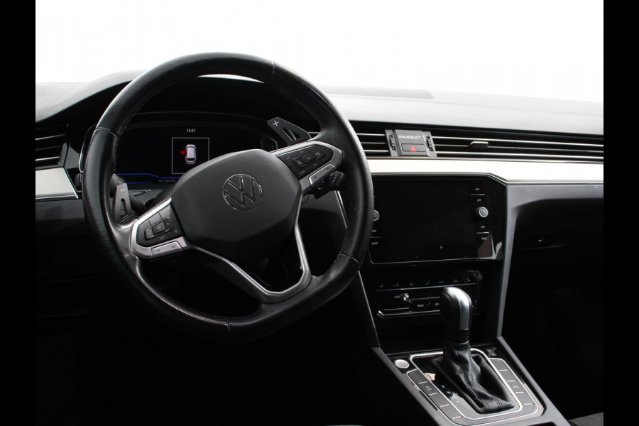 Volkswagen Passat Variant 1.5 TSI 150 pk DSG Elegance High | Navigatie | Apple Carplay/Android Auto | Parkeersensoren | Camera | Elektrische achterklep | Adaptive Cruise Control | Virtual Cockpit | Afneembare trekhaak | Ledverlichting | Bestuurderstoel elektrisch