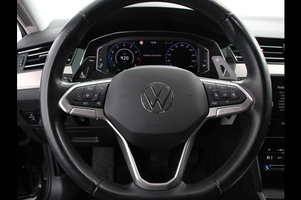 Volkswagen Passat Variant 1.5 TSI 150 pk DSG Elegance High | Navigatie | Apple Carplay/Android Auto | Parkeersensoren | Camera | Elektrische achterklep | Adaptive Cruise Control | Virtual Cockpit | Afneembare trekhaak | Ledverlichting | Bestuurderstoel elektrisch