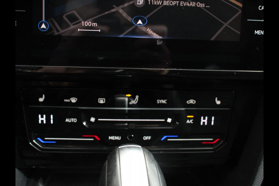 Volkswagen Passat Variant 1.5 TSI 150 pk DSG Elegance High | Navigatie | Apple Carplay/Android Auto | Parkeersensoren | Camera | Elektrische achterklep | Adaptive Cruise Control | Virtual Cockpit | Afneembare trekhaak | Ledverlichting | Bestuurderstoel elektrisch