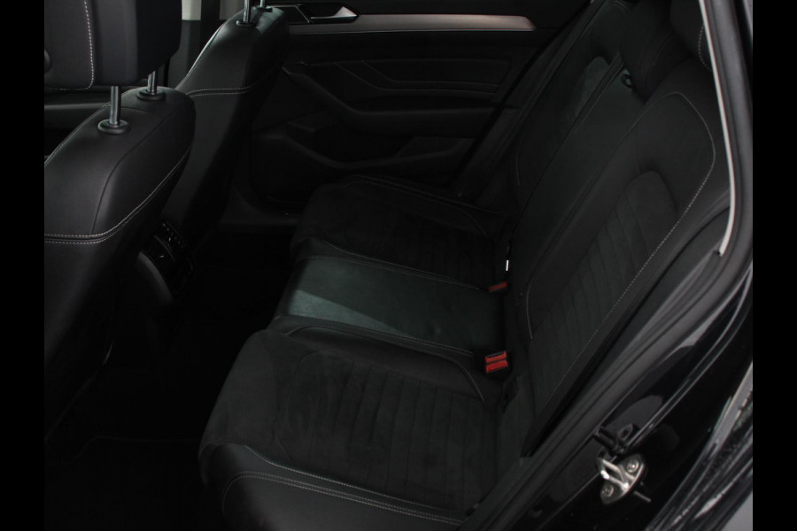 Volkswagen Passat Variant 1.5 TSI 150 pk DSG Elegance High | Navigatie | Apple Carplay/Android Auto | Parkeersensoren | Camera | Elektrische achterklep | Adaptive Cruise Control | Virtual Cockpit | Afneembare trekhaak | Ledverlichting | Bestuurderstoel elektrisch