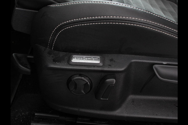 Volkswagen Passat Variant 1.5 TSI 150 pk DSG Elegance High | Navigatie | Apple Carplay/Android Auto | Parkeersensoren | Camera | Elektrische achterklep | Adaptive Cruise Control | Virtual Cockpit | Afneembare trekhaak | Ledverlichting | Bestuurderstoel elektrisch