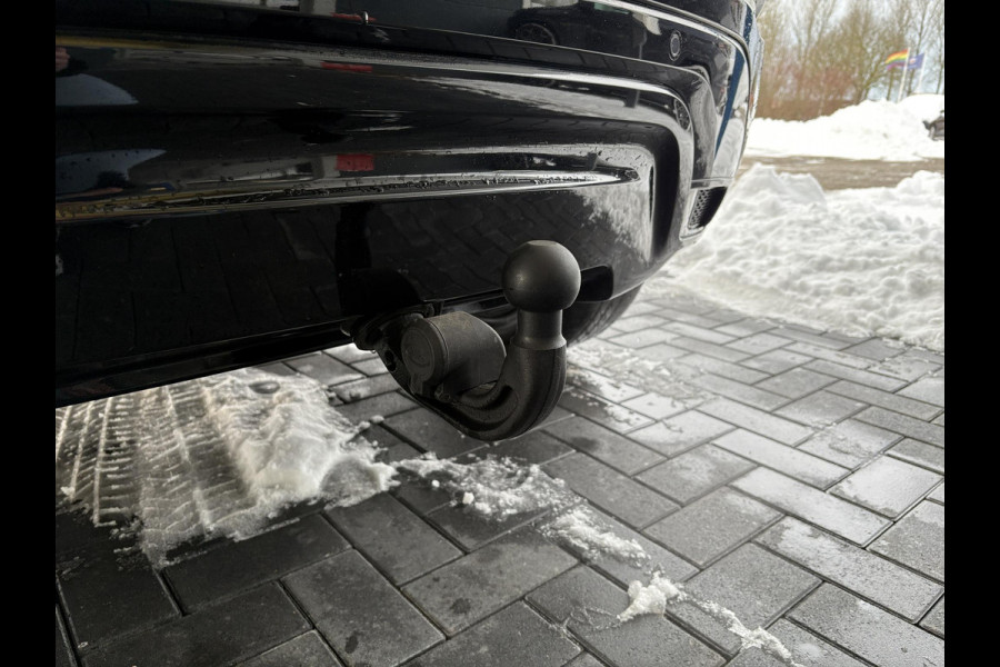 Land Rover Range Rover Evoque 1.5 P300e AWD R-Dynamic | Panoramadak | Elek. Wegklapbare Trekhaak | Cold Climate Pack | Elek. achterklep | Dodehoeksensoren | Adaptive Cruise |