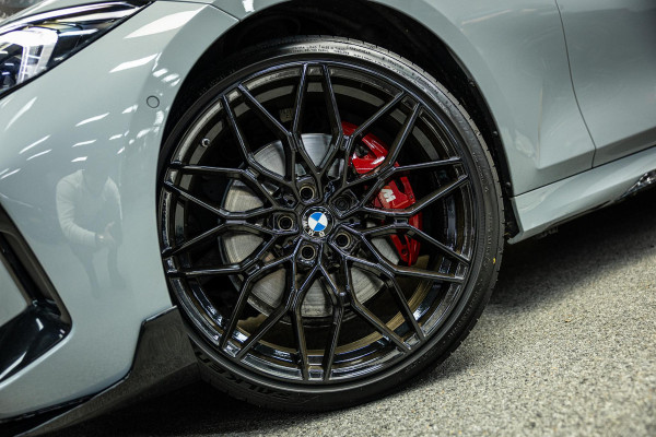 BMW 3-serie M340i xDrive | M-Performance Pack | M-stoelen | Head-Up | Carbon inleg | 20'' velgen | Sportstuur |