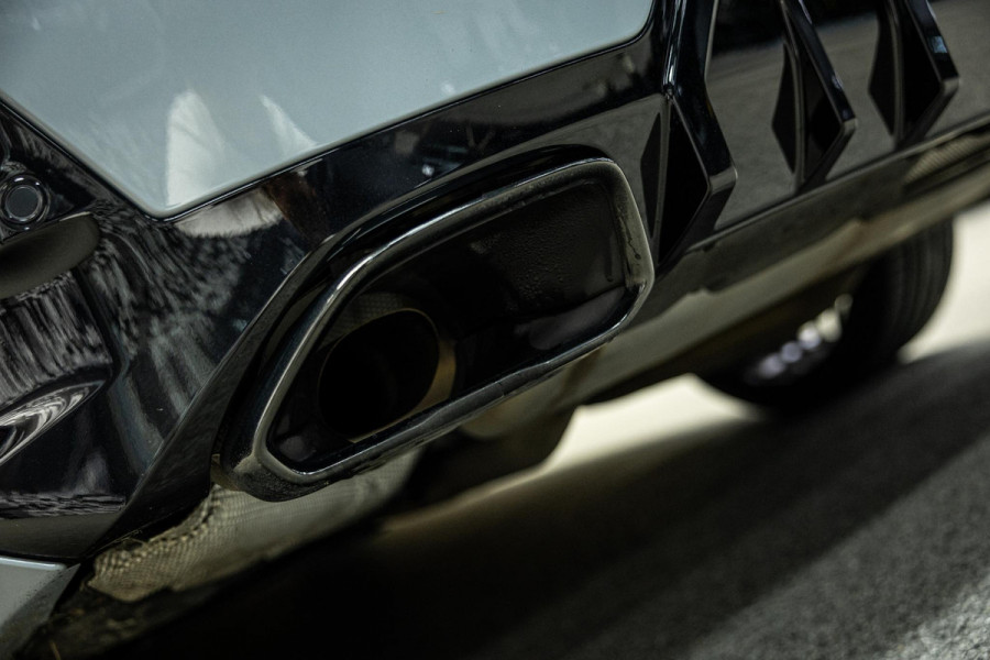 BMW 3-serie M340i xDrive | M-Performance Pack | M-stoelen | Head-Up | Carbon inleg | 20'' velgen | Sportstuur |