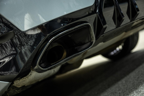 BMW 3-serie M340i xDrive | M-Performance Pack | M-stoelen | Head-Up | Carbon inleg | 20'' velgen | Sportstuur |