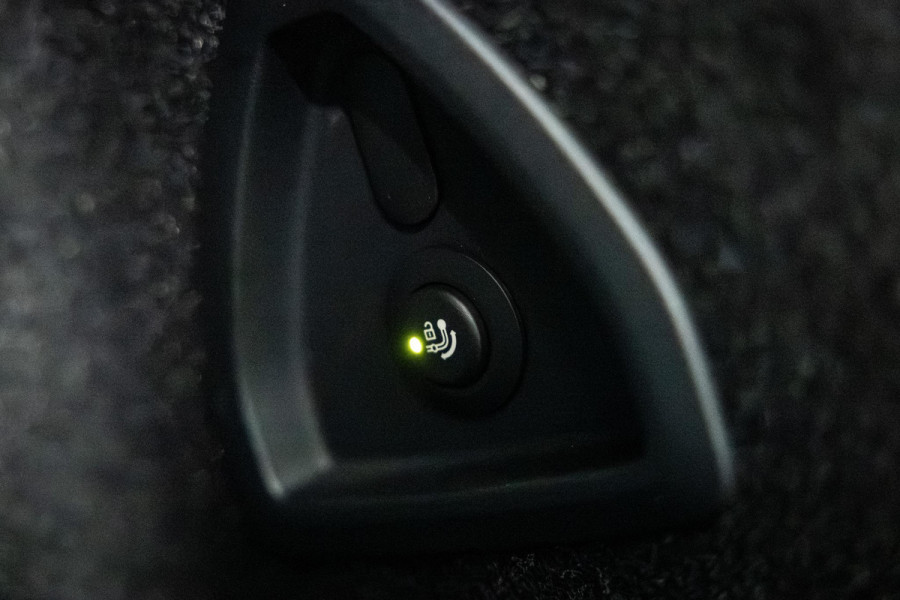 BMW 3-serie M340i xDrive | M-Performance Pack | M-stoelen | Head-Up | Carbon inleg | 20'' velgen | Sportstuur |