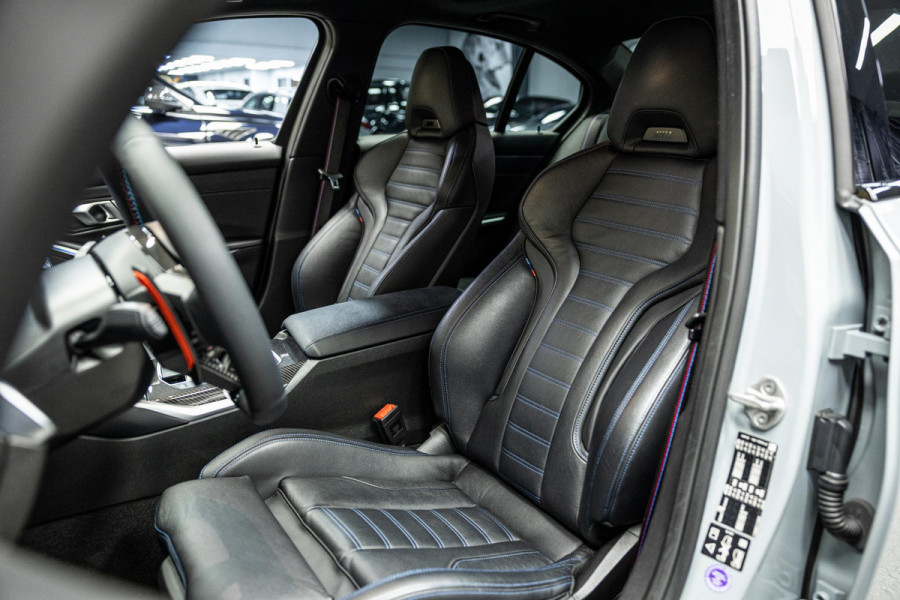 BMW 3-serie M340i xDrive | M-Performance Pack | M-stoelen | Head-Up | Carbon inleg | 20'' velgen | Sportstuur |