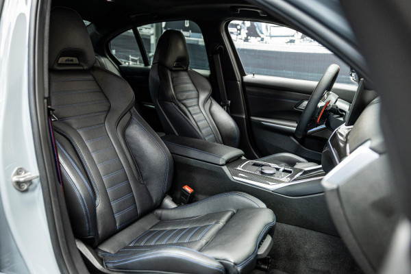 BMW 3-serie M340i xDrive | M-Performance Pack | M-stoelen | Head-Up | Carbon inleg | 20'' velgen | Sportstuur |