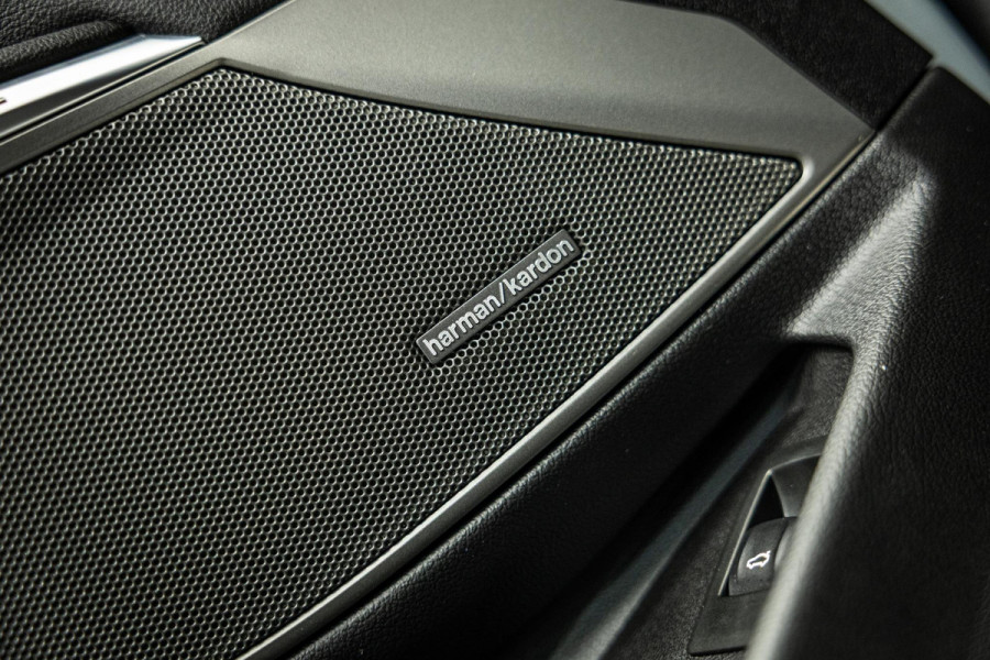 BMW 3-serie M340i xDrive | M-Performance Pack | M-stoelen | Head-Up | Carbon inleg | 20'' velgen | Sportstuur |