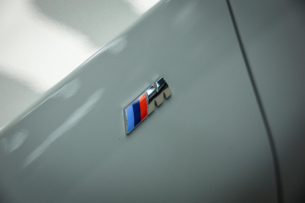 BMW 3-serie M340i xDrive | M-Performance Pack | M-stoelen | Head-Up | Carbon inleg | 20'' velgen | Sportstuur |