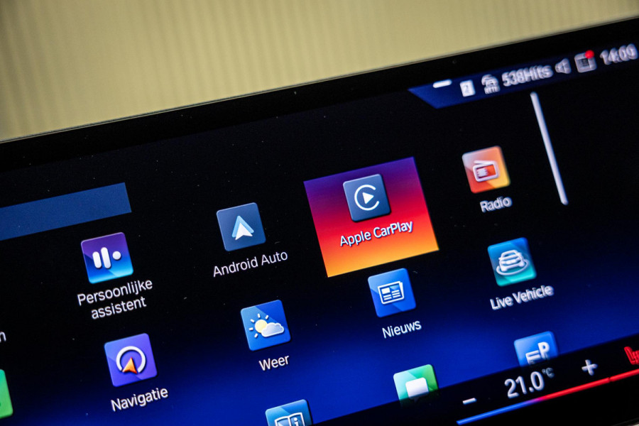 BMW 3-serie M340i xDrive | M-Performance Pack | M-stoelen | Head-Up | Carbon inleg | 20'' velgen | Sportstuur |