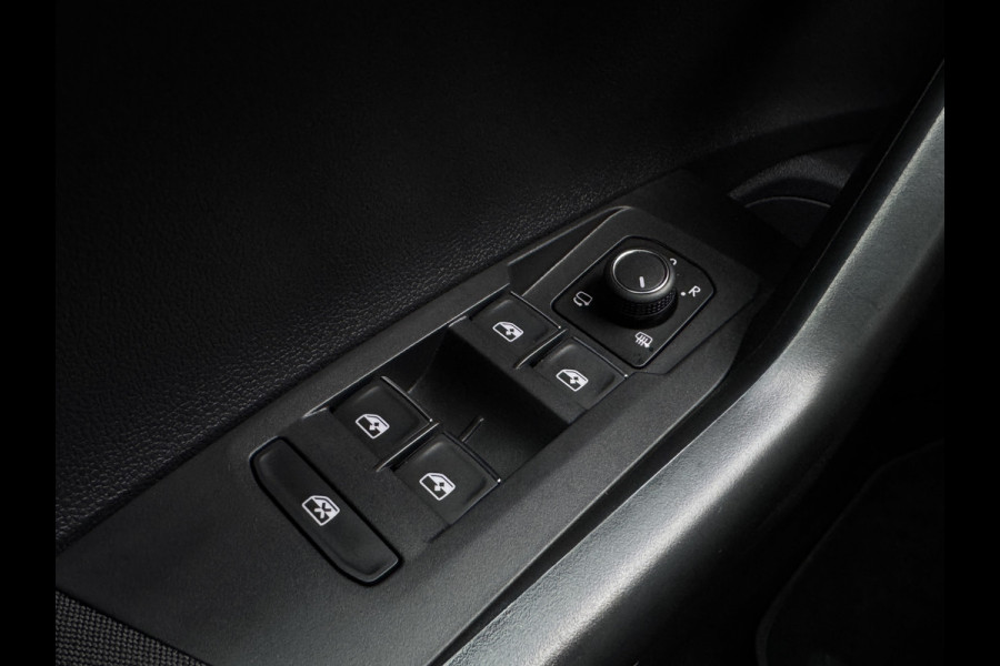 Volkswagen Polo 2.0 TSI GTI TSI 210PK DSG GTI-SPORT CARPLAY/LED/NAVI FABRIEKSGARANTIE