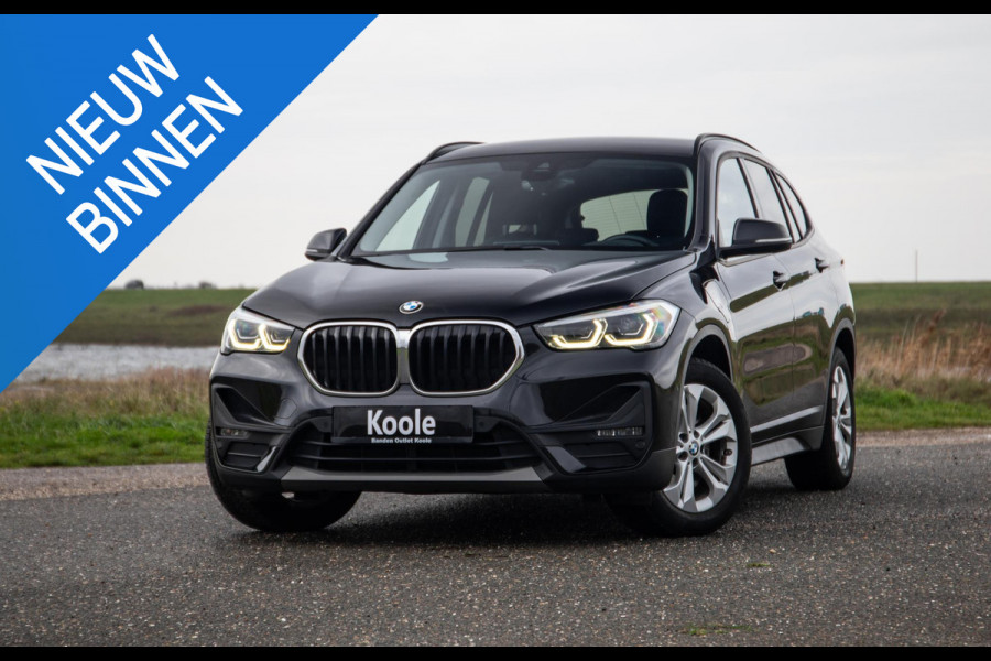 BMW X1 xDrive25e Executive CAMERA / CARPLAY / AUTOMAAT / LEDER / LED / CRUISE CONTROLE / STOELVERWARMING
