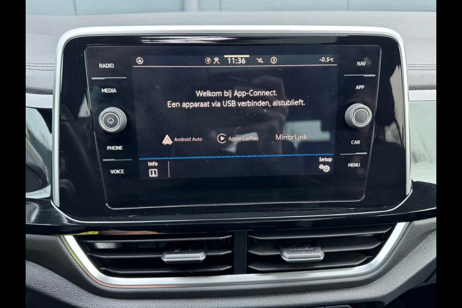 Volkswagen T-Roc 1.0 TSI R-Line * Panorama * Adaptieve Cruise Control * Carplay *