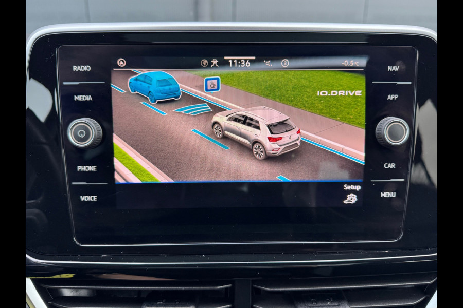 Volkswagen T-Roc 1.0 TSI R-Line * Panorama * Adaptieve Cruise Control * Carplay *