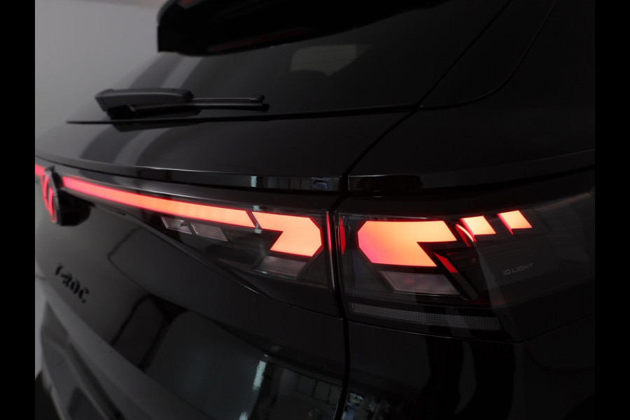 Volkswagen T-Roc R-Line First Edition 1.5 eTSI 110 kW / 150 PK SUV