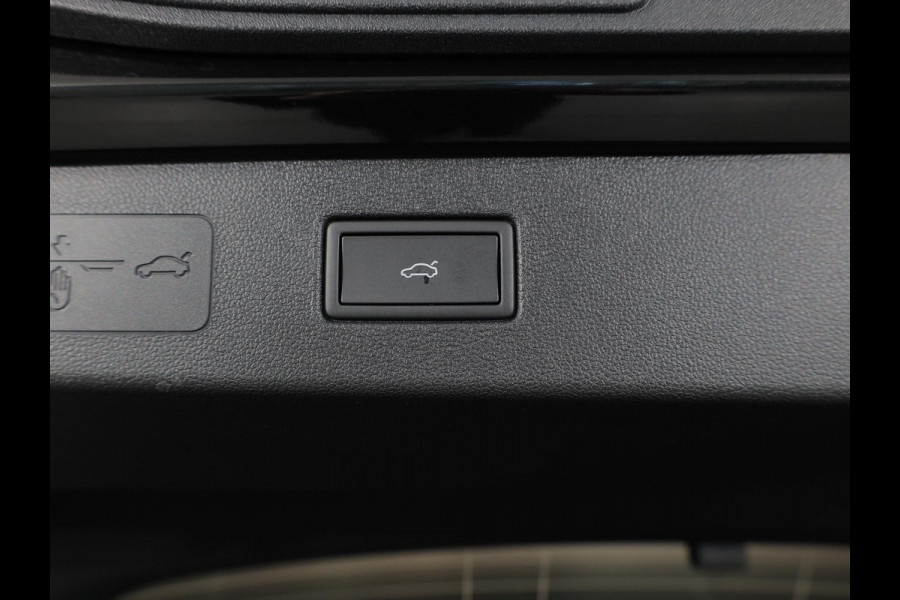 Volkswagen T-Roc R-Line First Edition 1.5 eTSI 110 kW / 150 PK SUV