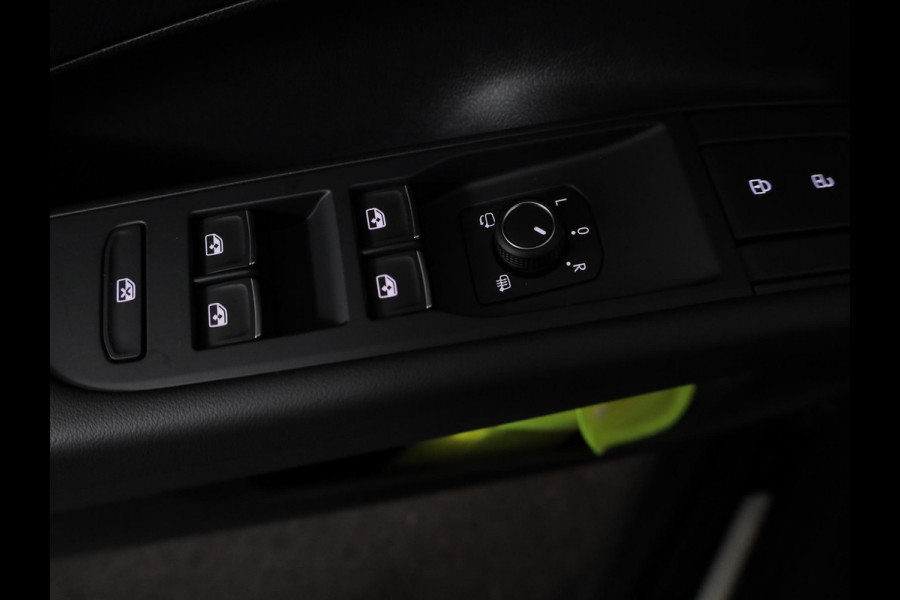 Volkswagen T-Roc R-Line First Edition 1.5 eTSI 110 kW / 150 PK SUV