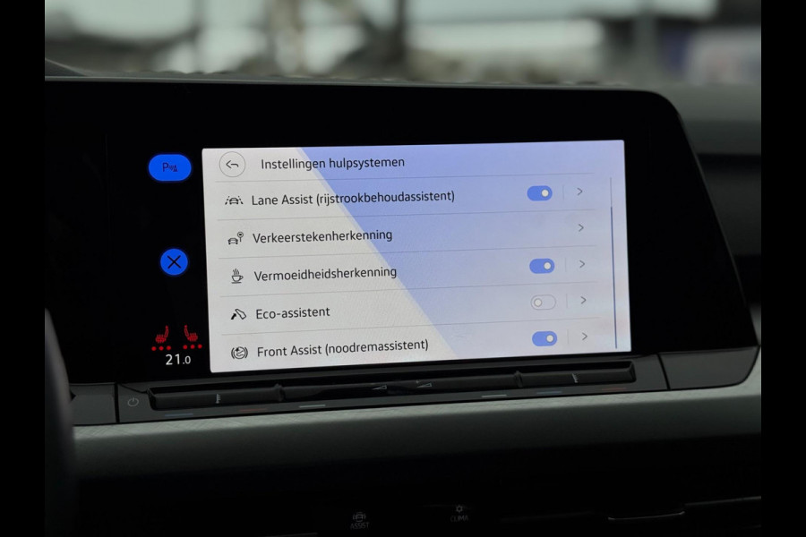 Volkswagen Golf 1.0 TSI Life | Navi, ACC, Airco, Stuur + Stoelverw, Carplay/Android | Dealeronderhouden | NAP |