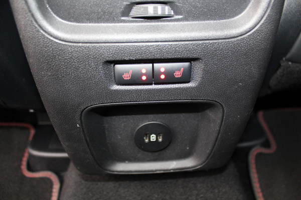 Ford Kuga 2.5-243pk PHEV ST-Line X. Trekgewicht 2.100kg. Nieuw Model ! Van €. 54.937,- voor €. 43.735,- Trekgewicht van 2.100kg ! Elektr. panodak., elektr. trekhaak, stoel-, stuur- en voorraamverw., 360gr. Camera, HUD, AppleCarplay/Androidauto, Elektr. verstelb. comfortstoelen, LED verl.