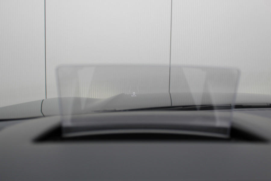 Ford Kuga 2.5-243pk PHEV ST-Line X. Trekgewicht 2.100kg. Nieuw Model ! Van €. 54.937,- voor €. 43.735,- Trekgewicht van 2.100kg ! Elektr. panodak., elektr. trekhaak, stoel-, stuur- en voorraamverw., 360gr. Camera, HUD, AppleCarplay/Androidauto, Elektr. verstelb. comfortstoelen, LED verl.