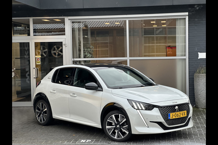 Peugeot 208 1.2 PureTech GT-Line CLIMA / CRUISE / PANO / 3D / AUTO / CAMERA