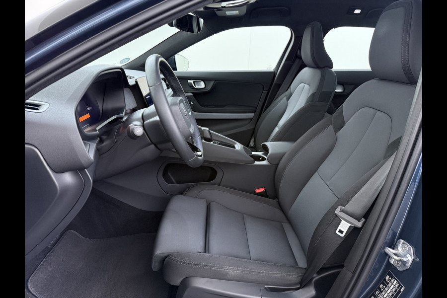 Polestar 2 408PK AWD Long Range Dual Motor 78kWh SOH 93% Trekhaak Adap.Cruise HarmanKardon®-Audio Panoramadak Apple Carplay Android Auto Na Elek.Achterklep/Stoelen Lmv 19" Google Maps Keyless Led Origineel Nederlandse Auto Dealeronderhouden 4WD